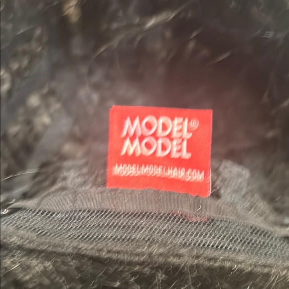 A very beautiful wig with curls - Picture 7 of 9